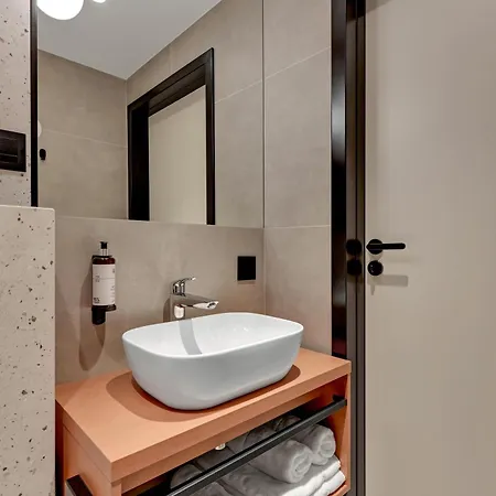 Milo Airport Hotel 3*